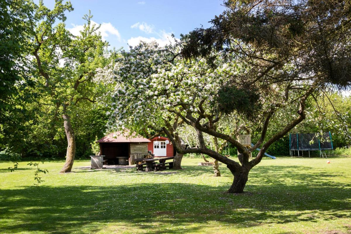 Reetdachhaus Mit Naehe Zur Ostsee, Aussensauna, Spielplatz & Grossem Garten Manhagen Eksteriør bilde